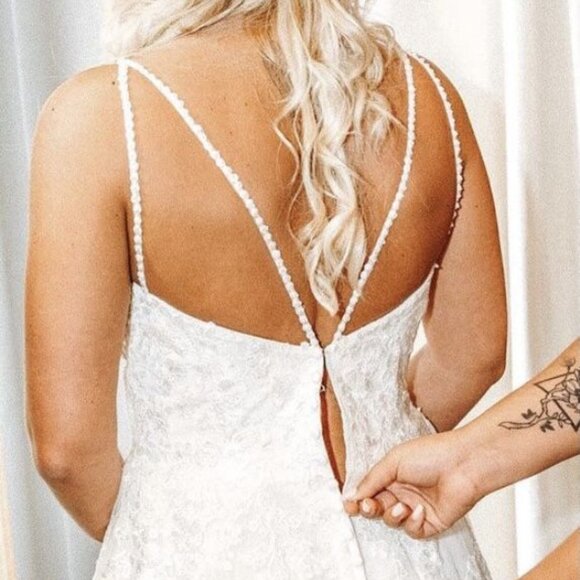 Stella York wedding gown - brand new, never worn - Picture 9 of 11